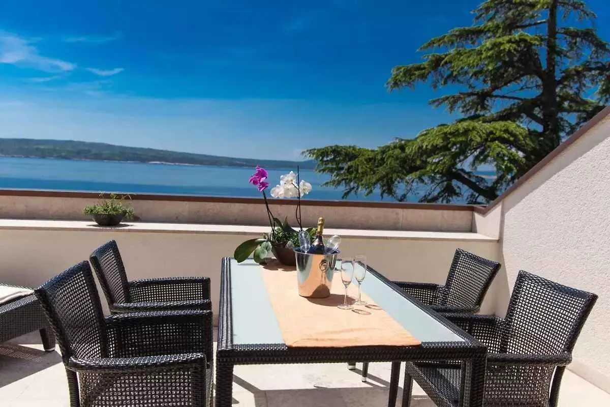 Apartments In Crikvenica 49872 0*,
