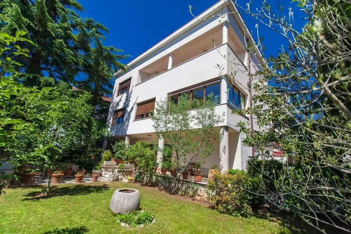 Apartments In Crikvenica 49872