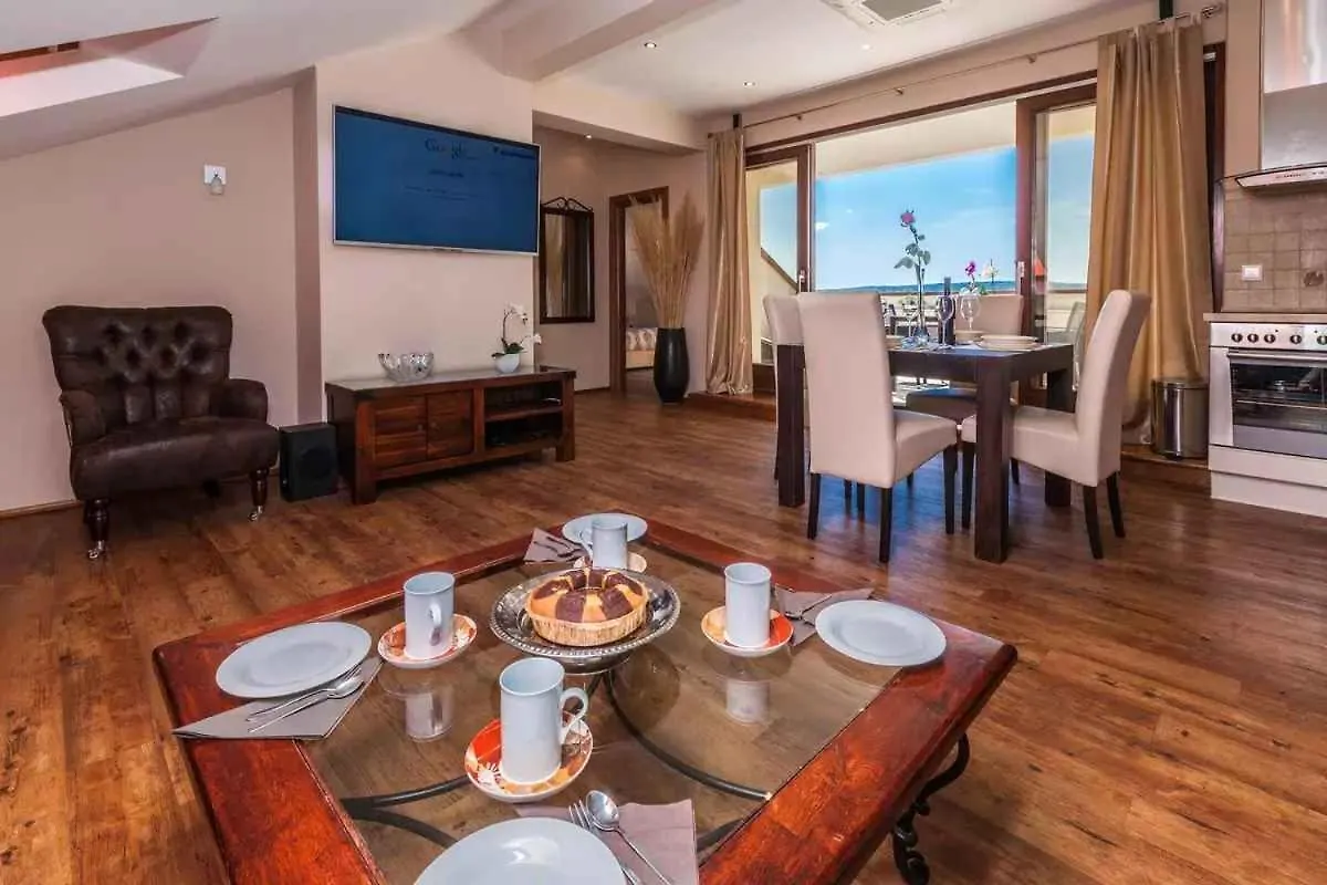 Apartments In Crikvenica 49872