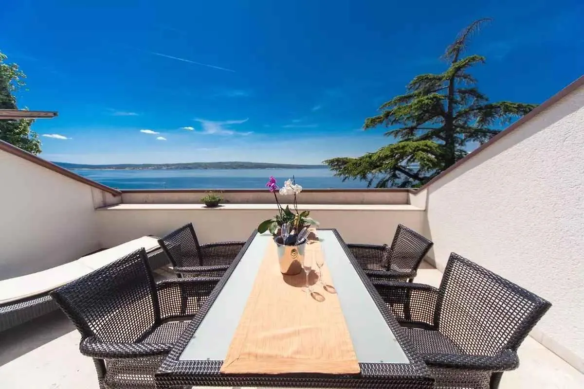 Apartments In Crikvenica 49872