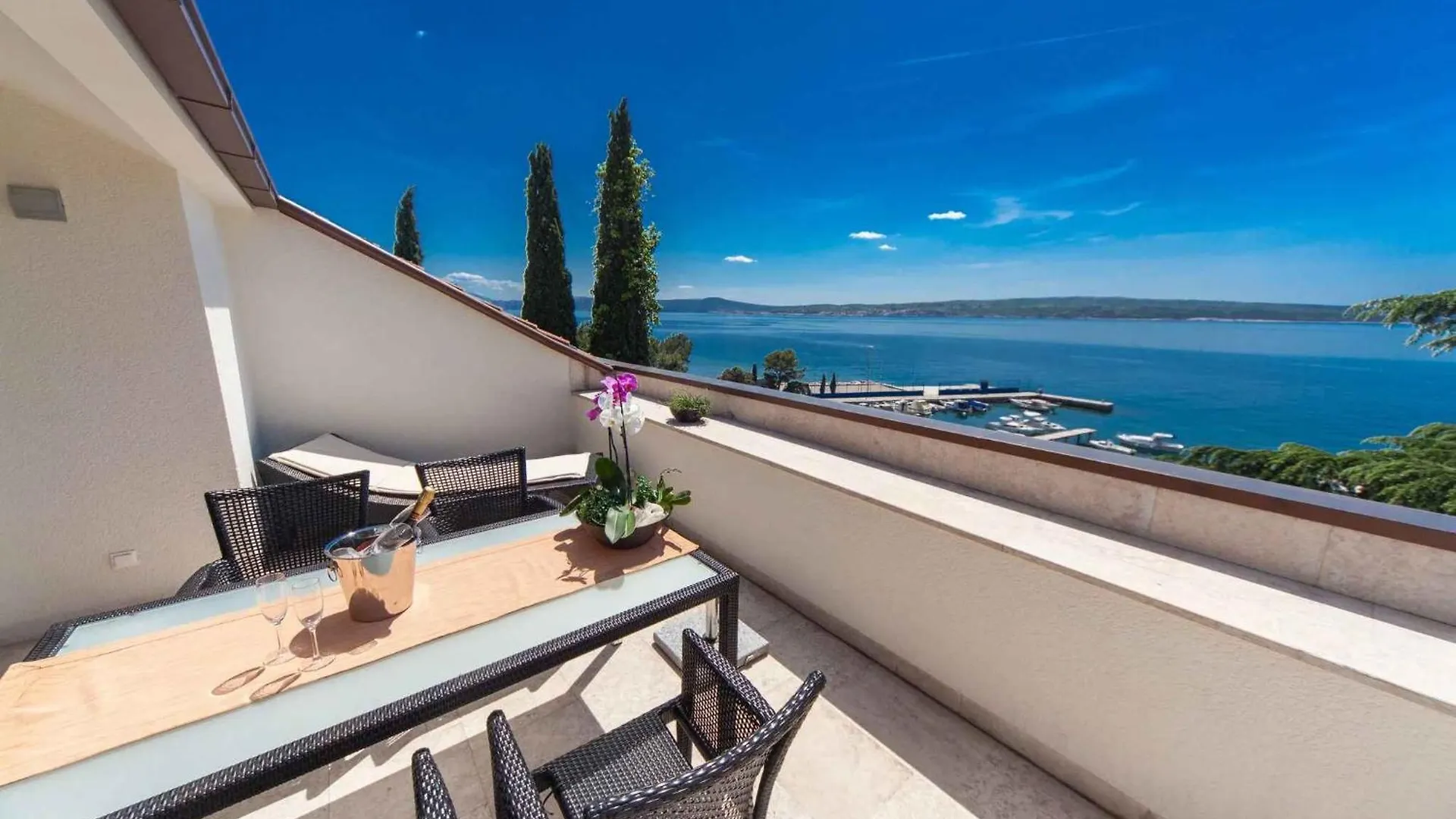 Apartments In Crikvenica 49872